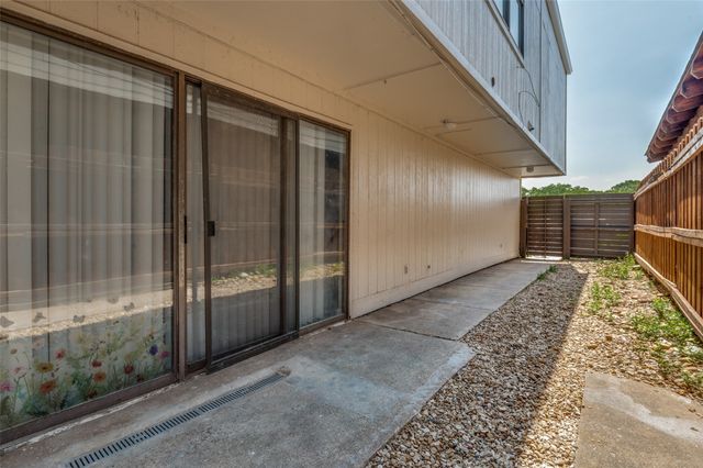 622 W Union Bower Road, Irving, TX 75061