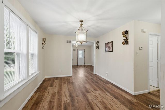 9512 Tennyson Avenue, Overland, MO 63114