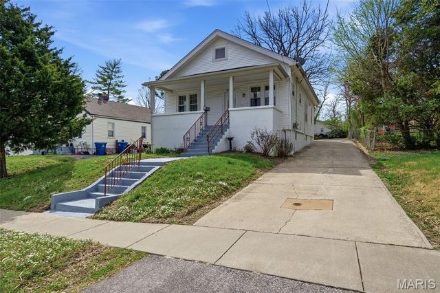 9512 Tennyson Avenue, Overland, MO 63114