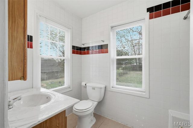 9512 Tennyson Avenue, Overland, MO 63114