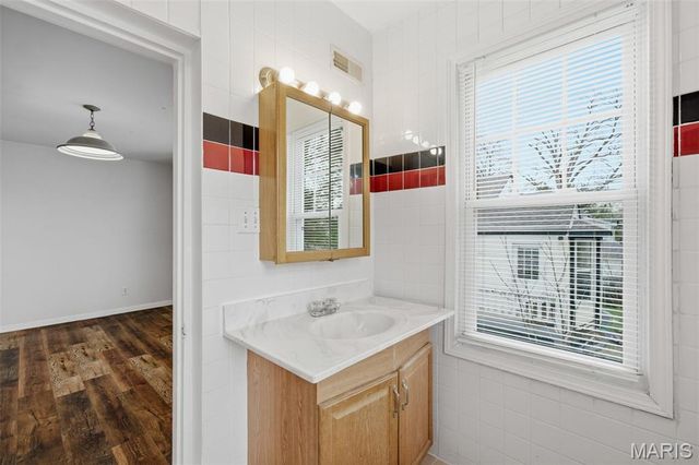 9512 Tennyson Avenue, Overland, MO 63114