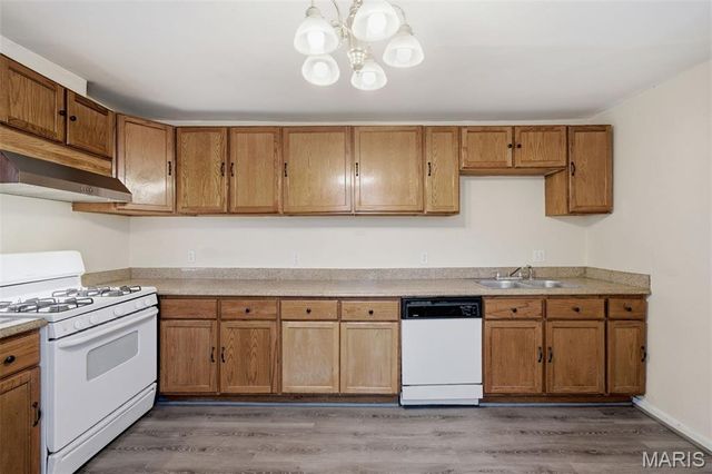 9512 Tennyson Avenue, Overland, MO 63114