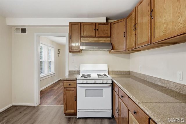 9512 Tennyson Avenue, Overland, MO 63114