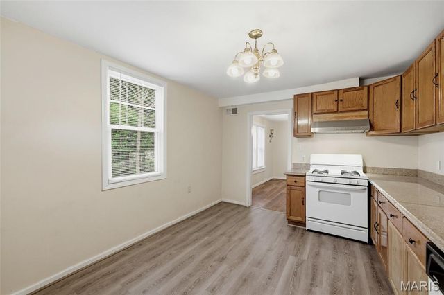 9512 Tennyson Avenue, Overland, MO 63114