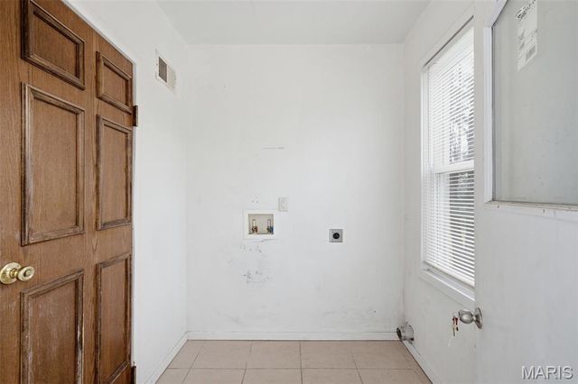 9512 Tennyson Avenue, Overland, MO 63114