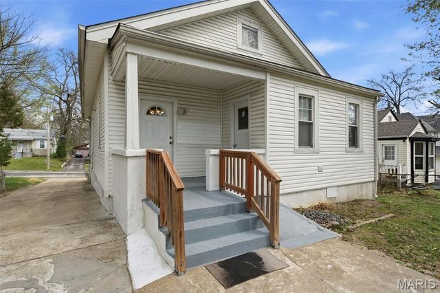 9512 Tennyson Avenue, Overland, MO 63114