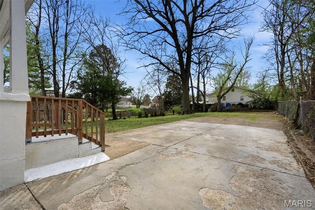 9512 Tennyson Avenue, Overland, MO 63114