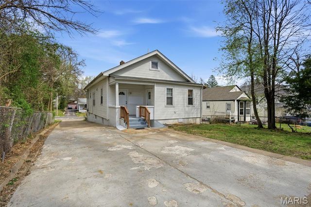 9512 Tennyson Avenue, Overland, MO 63114