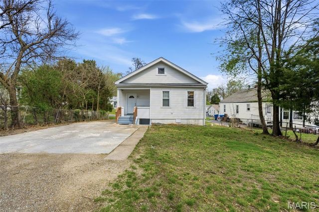 9512 Tennyson Avenue, Overland, MO 63114