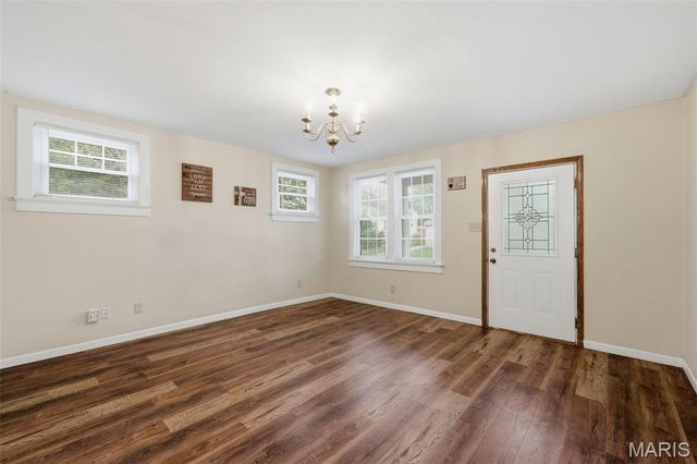 9512 Tennyson Avenue, Overland, MO 63114