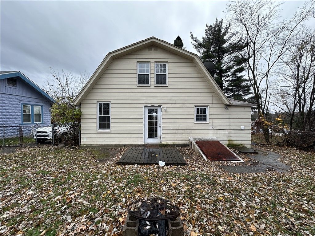 10043 Calvin St, Penn Hills, PA 15235