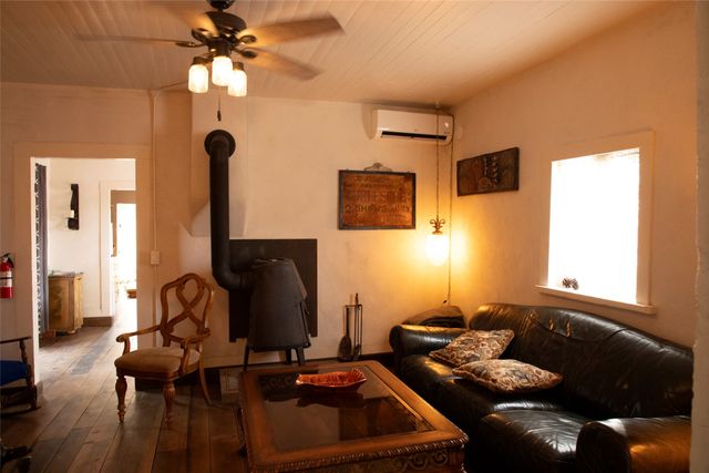 10 Rail Road, Cerrillos, NM 87010