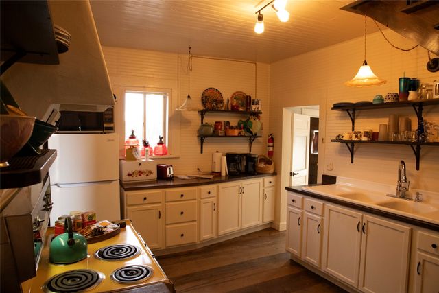 10 Rail Road, Cerrillos, NM 87010