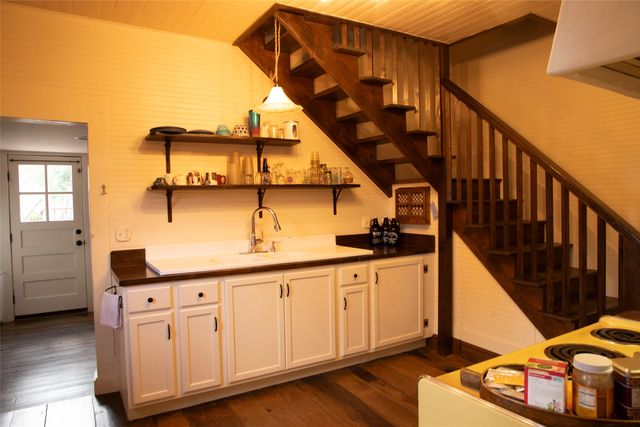 10 Rail Road, Cerrillos, NM 87010