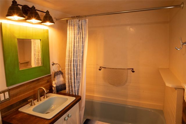 10 Rail Road, Cerrillos, NM 87010