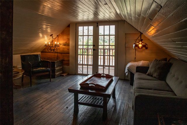 10 Rail Road, Cerrillos, NM 87010