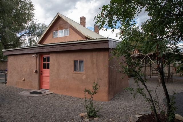 10 Rail Road, Cerrillos, NM 87010