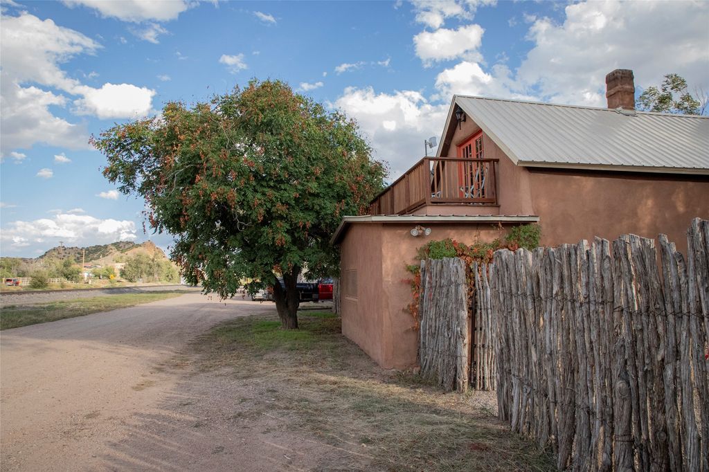 10 Rail Road, Cerrillos, NM 87010
