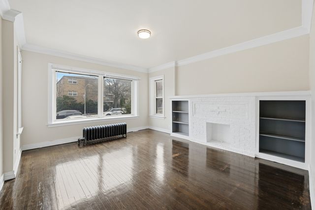 8026 S Dobson Avenue, Chicago, IL 60619