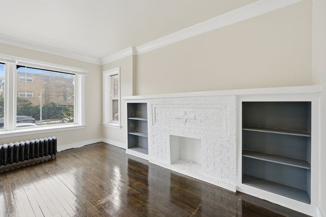 8026 S Dobson Avenue, Chicago, IL 60619