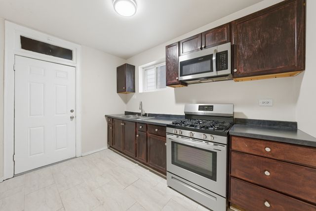 8026 S Dobson Avenue, Chicago, IL 60619