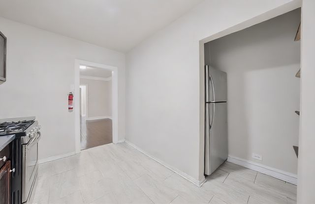 8026 S Dobson Avenue, Chicago, IL 60619