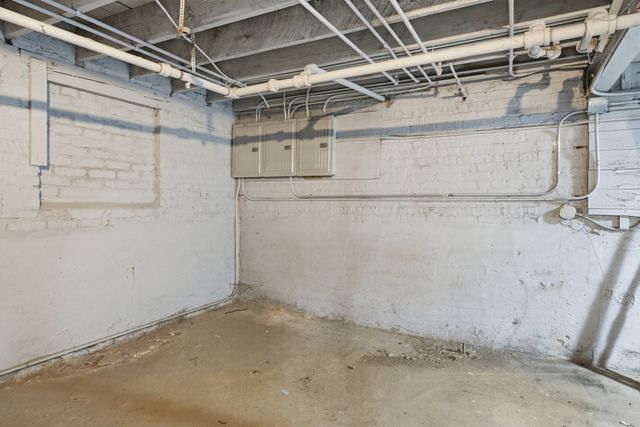 8026 S Dobson Avenue, Chicago, IL 60619