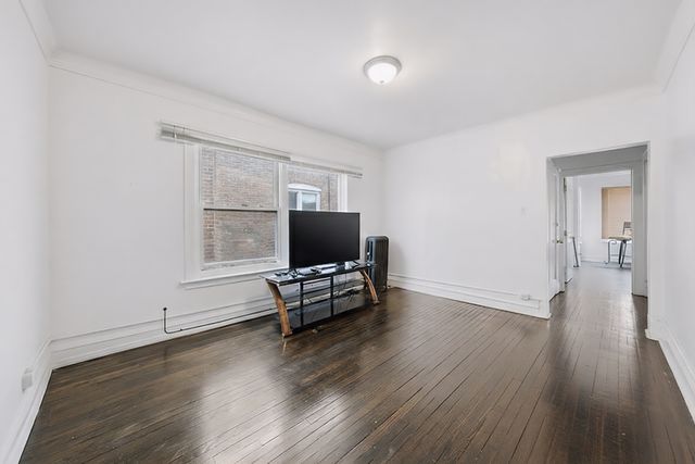 8026 S Dobson Avenue, Chicago, IL 60619