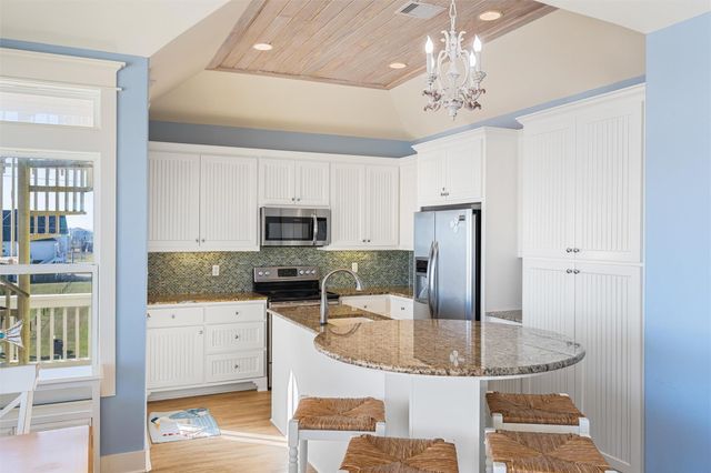 804 Eastview, Crystal Beach, TX 77650