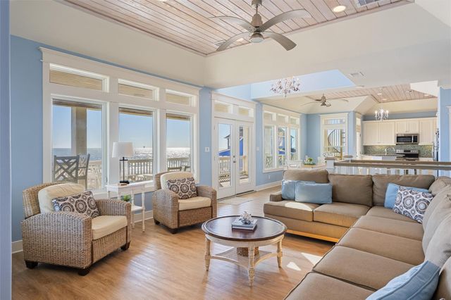 804 Eastview, Crystal Beach, TX 77650