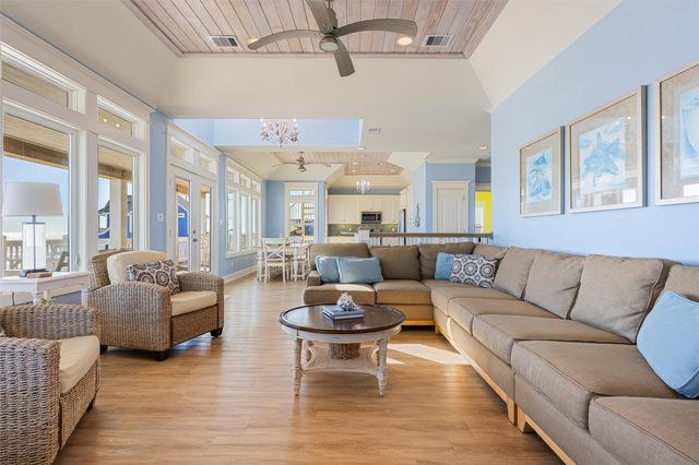 804 Eastview, Crystal Beach, TX 77650