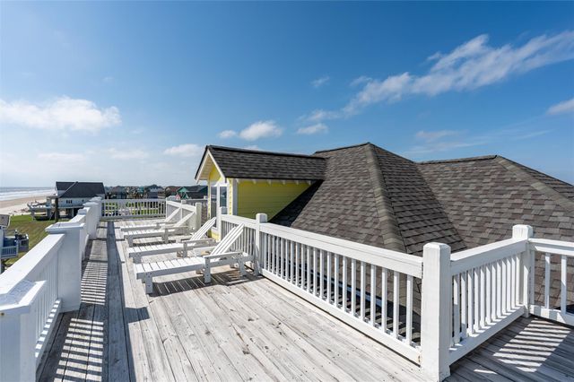 804 Eastview, Crystal Beach, TX 77650