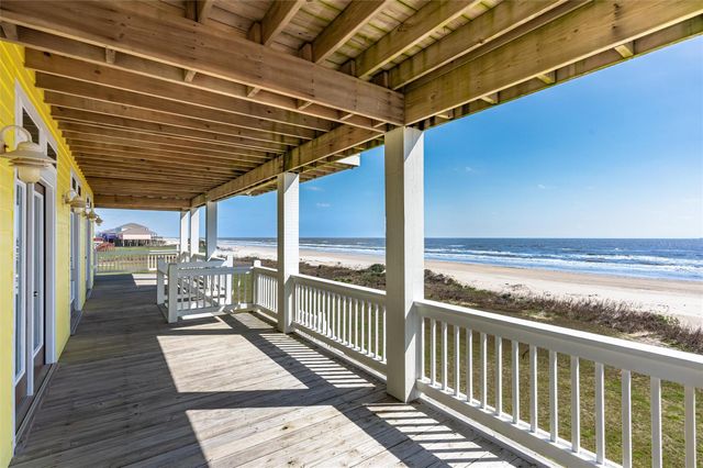 804 Eastview, Crystal Beach, TX 77650