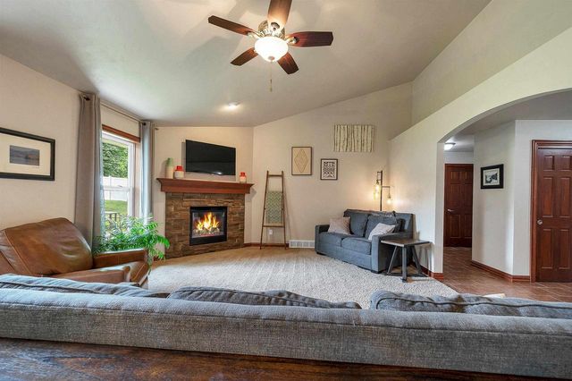 1014 LA COUNT ROAD, Green Bay, WI 54313