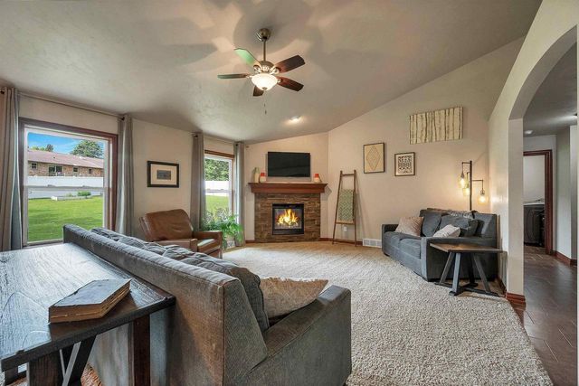 1014 LA COUNT ROAD, Green Bay, WI 54313