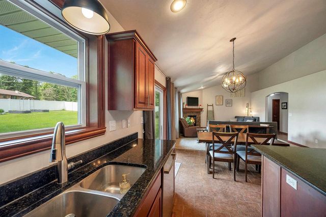 1014 LA COUNT ROAD, Green Bay, WI 54313