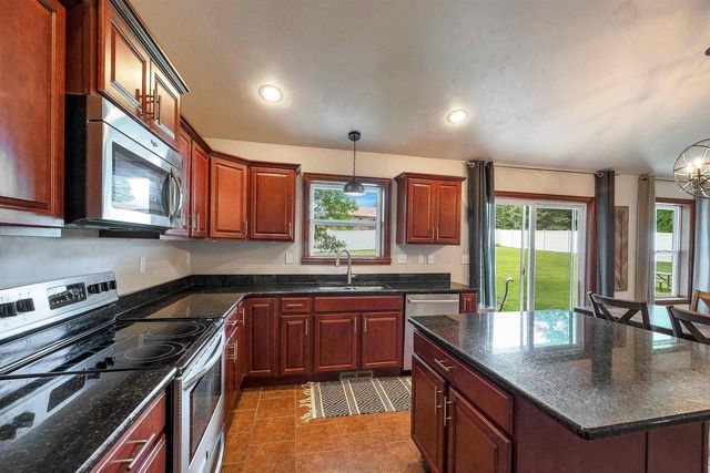 1014 LA COUNT ROAD, Green Bay, WI 54313