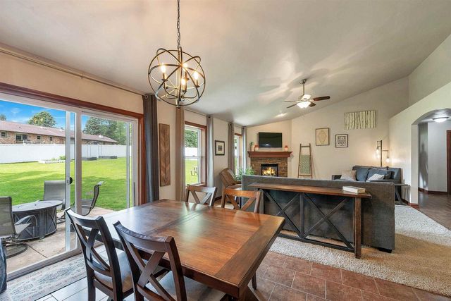 1014 LA COUNT ROAD, Green Bay, WI 54313