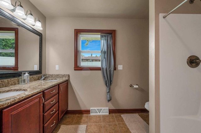 1014 LA COUNT ROAD, Green Bay, WI 54313