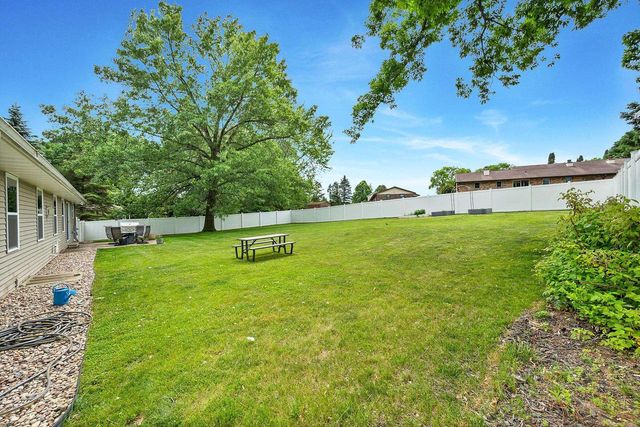 1014 LA COUNT ROAD, Green Bay, WI 54313