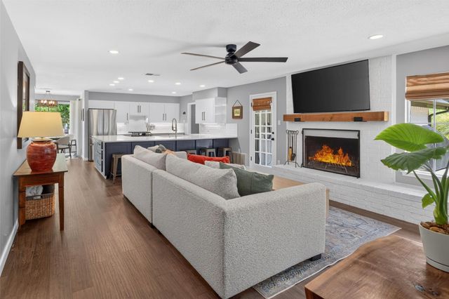1609 Ems Road W, Fort Worth, TX 76116