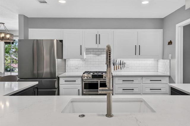 1609 Ems Road W, Fort Worth, TX 76116