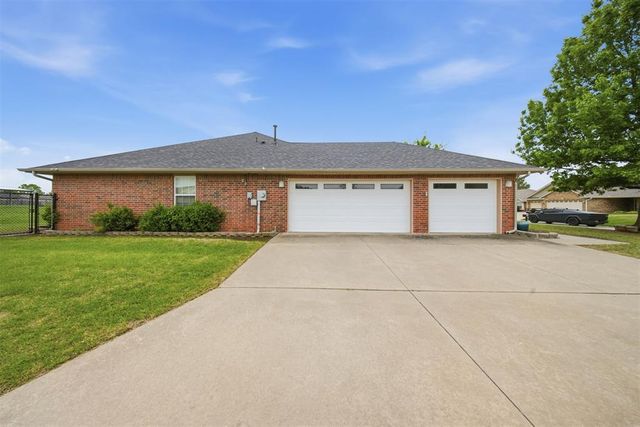 2317 Whispering Pine Boulevard, Shawnee, OK 74804