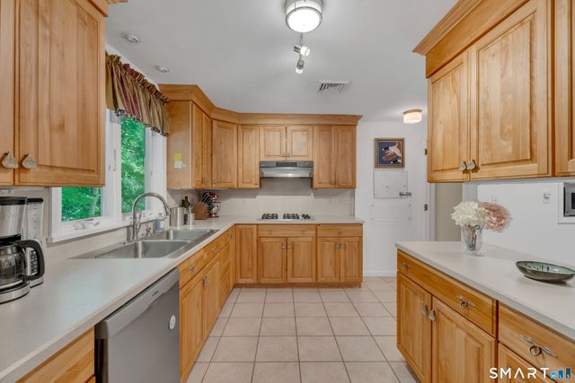 55 Wintergreen Drive, Waterford, CT 06385