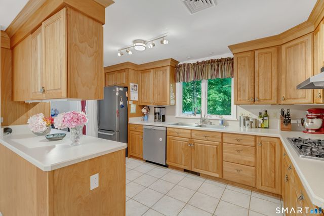 55 Wintergreen Drive, Waterford, CT 06385