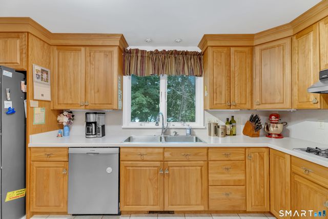 55 Wintergreen Drive, Waterford, CT 06385