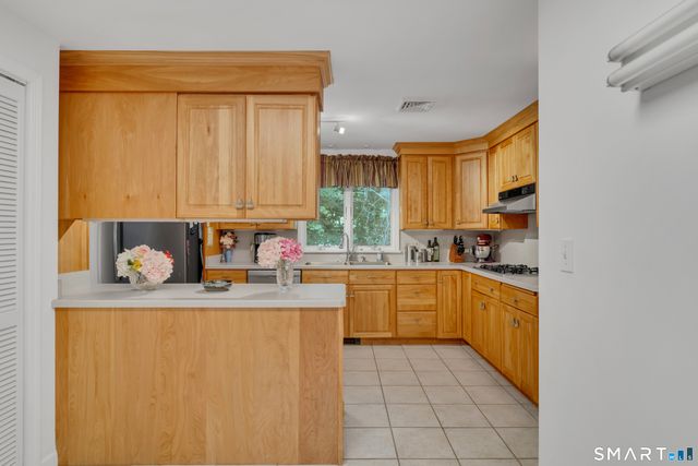 55 Wintergreen Drive, Waterford, CT 06385