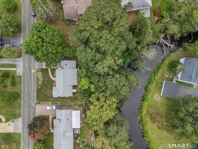 55 Wintergreen Drive, Waterford, CT 06385
