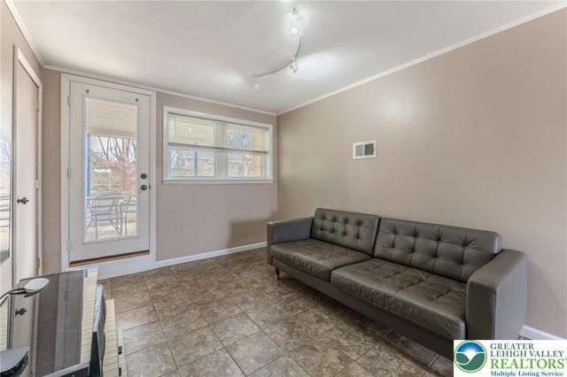 827 College Lane, Allentown City, PA 18103