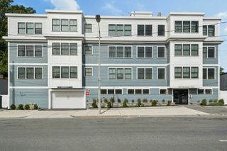 5205 Washington St 305R, Boston, MA 02132